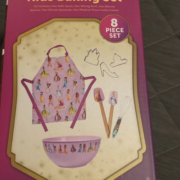 NWT! Disney Princess Kids Baking Set - Picture 3 of 5